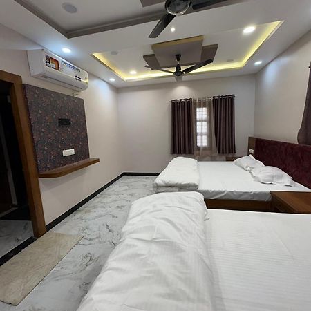 Shree Trilokeshwar Guest House 우자인 외부 사진