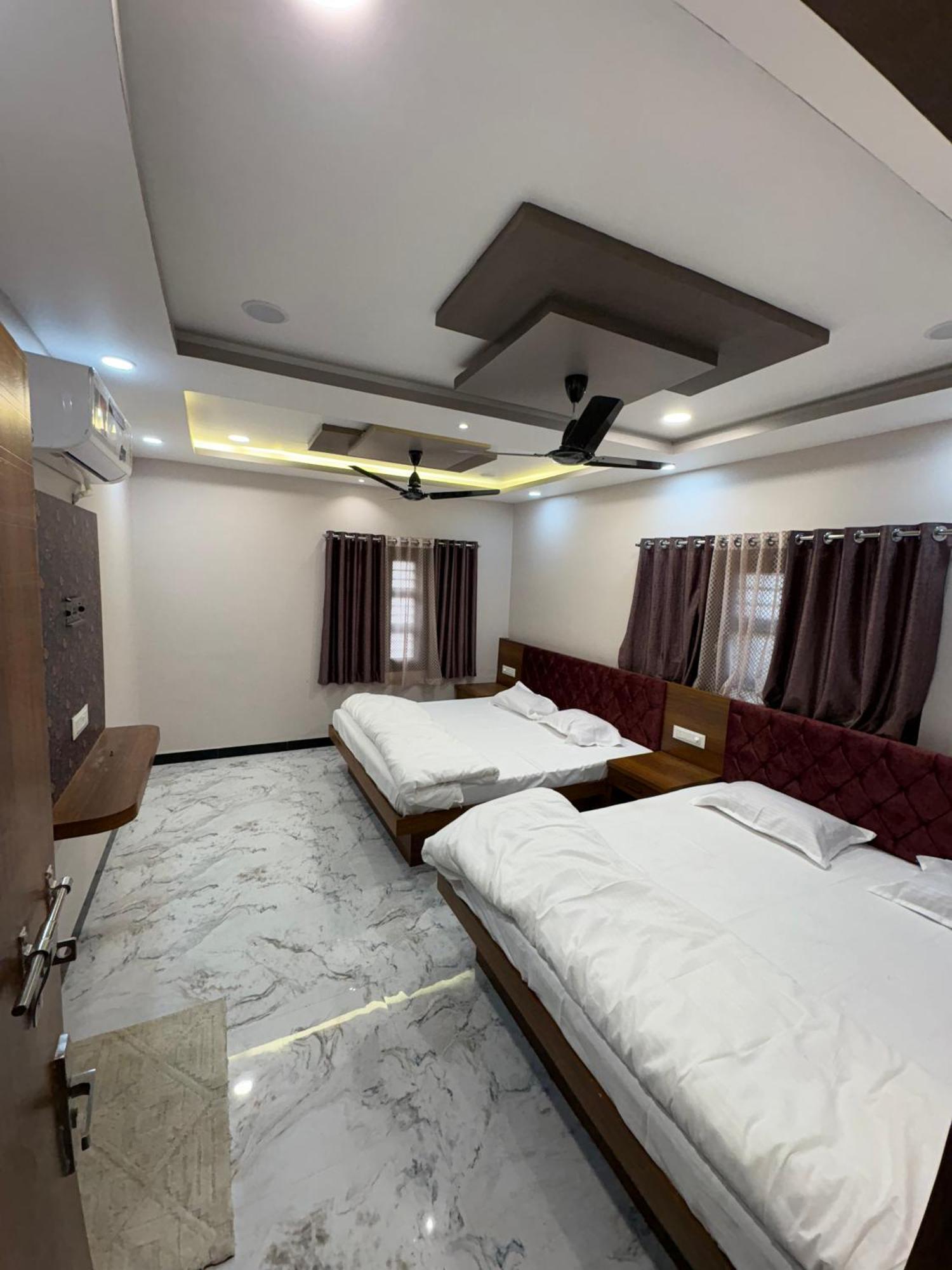 Shree Trilokeshwar Guest House 우자인 외부 사진